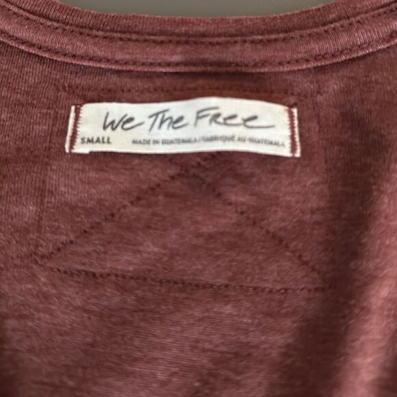We The Free People Women’s Short Sleeve V Neck T Shirt. Brown. Size Small. - Picture 6 of 8